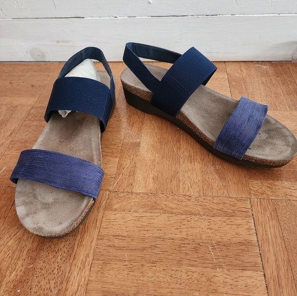 munro size 9.5 narrow, blue - Picture 2 of 2